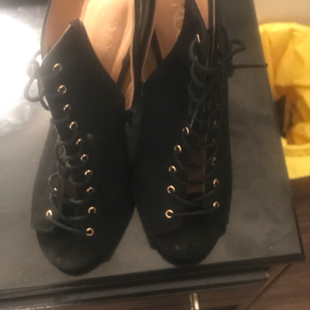 Shoes - Picture 3 of 5